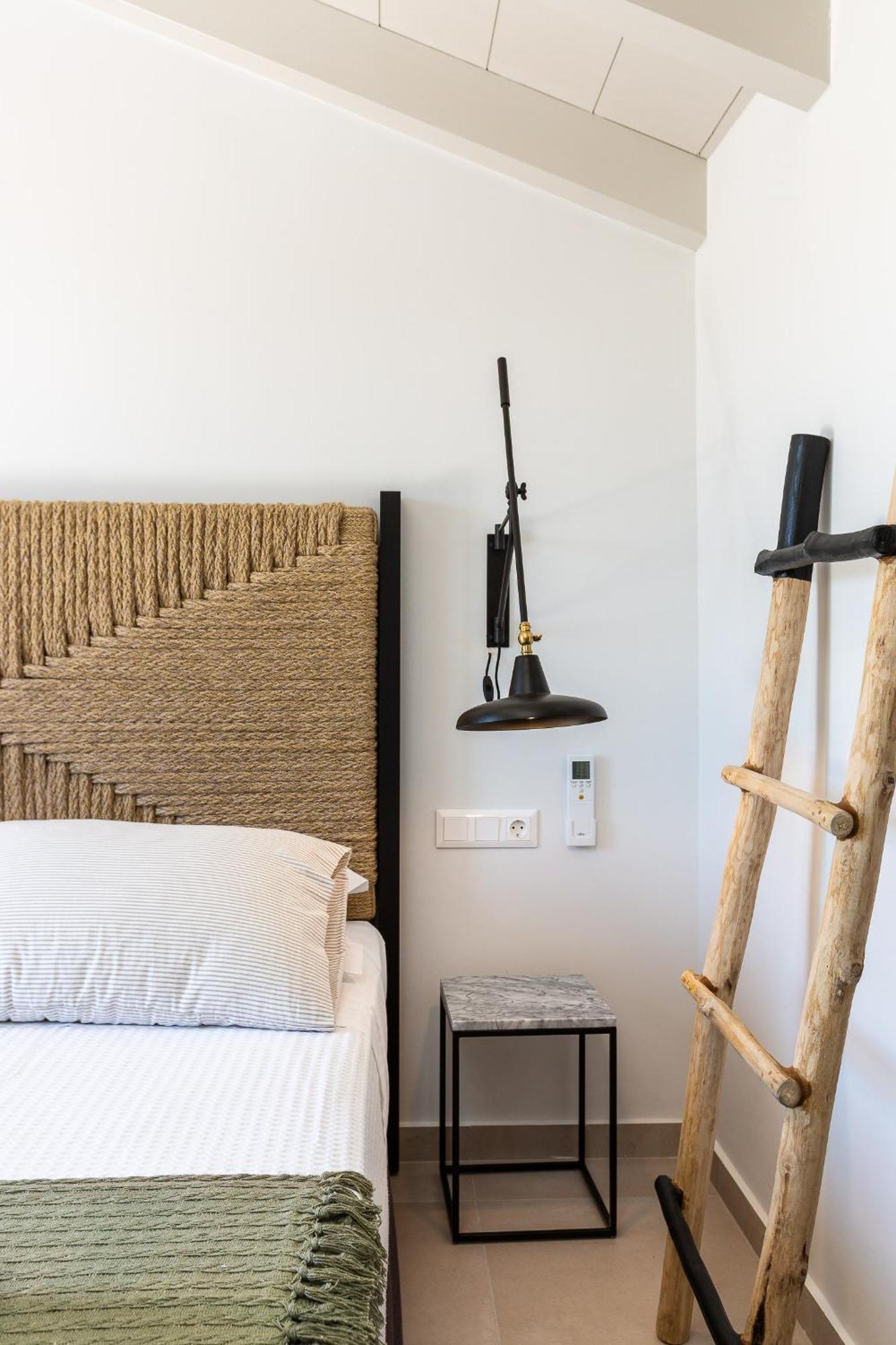 Vasilios Villa, With Pool, Gym & Close To Beach, By Thinkvilla Loutra Buitenkant foto