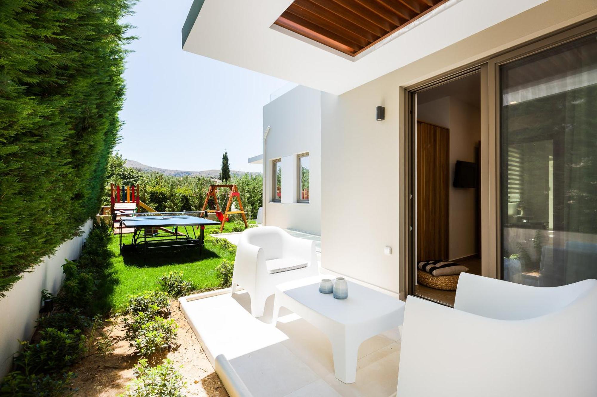 Vasilios Villa, With Pool, Gym & Close To Beach, By Thinkvilla Loutra Buitenkant foto