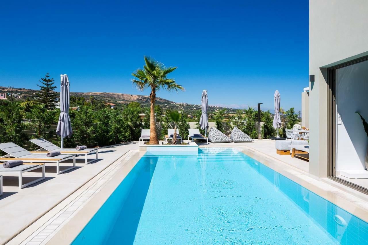 Vasilios Villa, With Pool, Gym & Close To Beach, By Thinkvilla Loutra Buitenkant foto